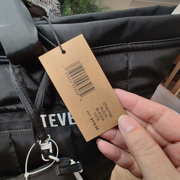 Steve Madden Puffy Quilted Black  ‘Blayzia’ Tote with wristlet! NWT Weekender! - Picture 5 of 16